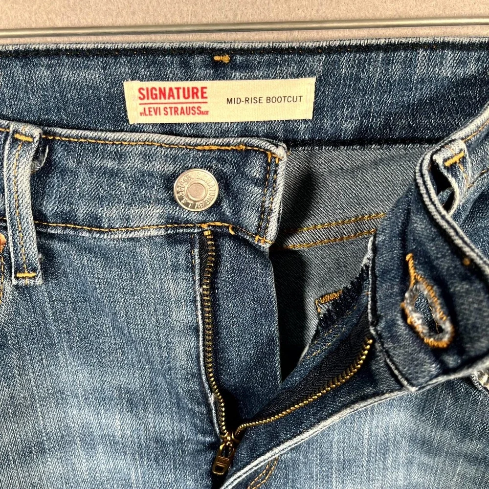 Signature By Levi Strauss & Co. Jeans Womens 32W Blue Denim Mid Rise Bootcut Leg